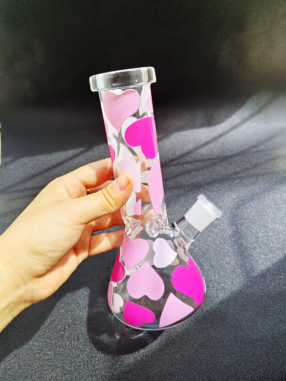 8-Inch Pink Hearts Beaker Glass Bong - Image 4